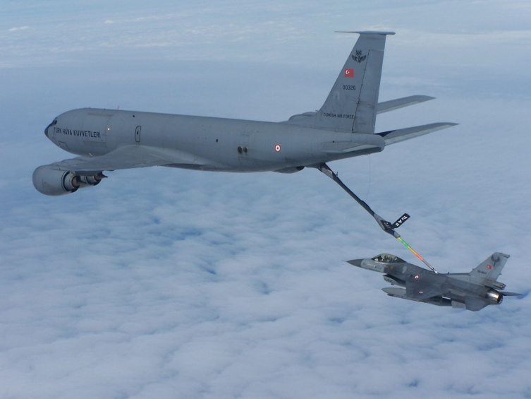 KC-135R Tanker Uçakları son derece büyük oldukları için radarda kolaylıkla görünüyorlar.